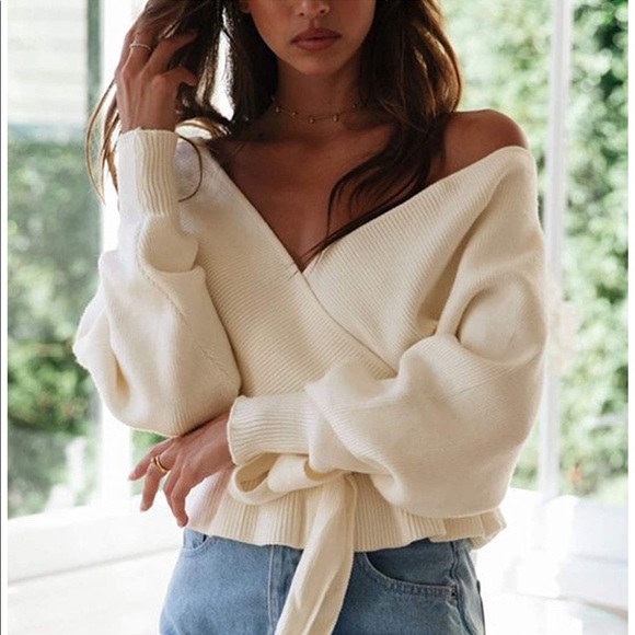 LAST ONE Off-Shoulder Belted Peplum V-Neck Sweater - Picture 4 of 6